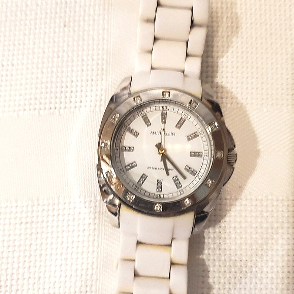 🆕️⌚VINTAGE ANNE KLEIN Ceramic watch